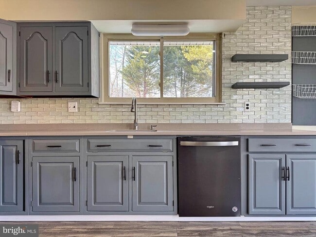 Building Photo - 401 Butternut Ct