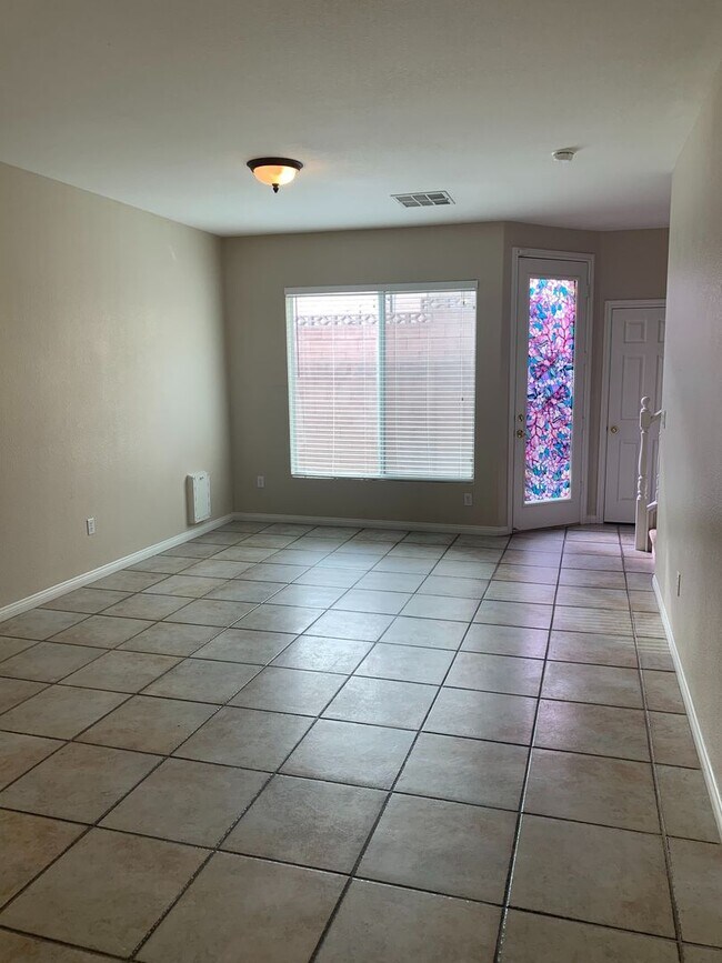 Building Photo - Cozy Two Bed Home