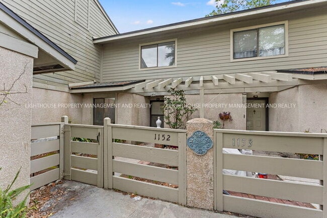 Building Photo - Beautiful 2-Bedroom Townhome with Pond Views