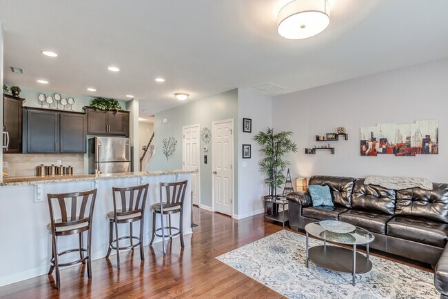 Building Photo - Townhome for rent