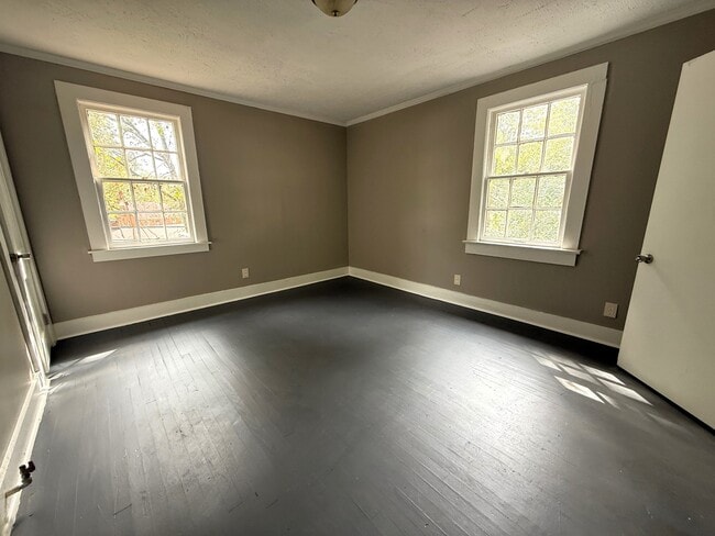 Building Photo - 804 Blue Ridge Dr
