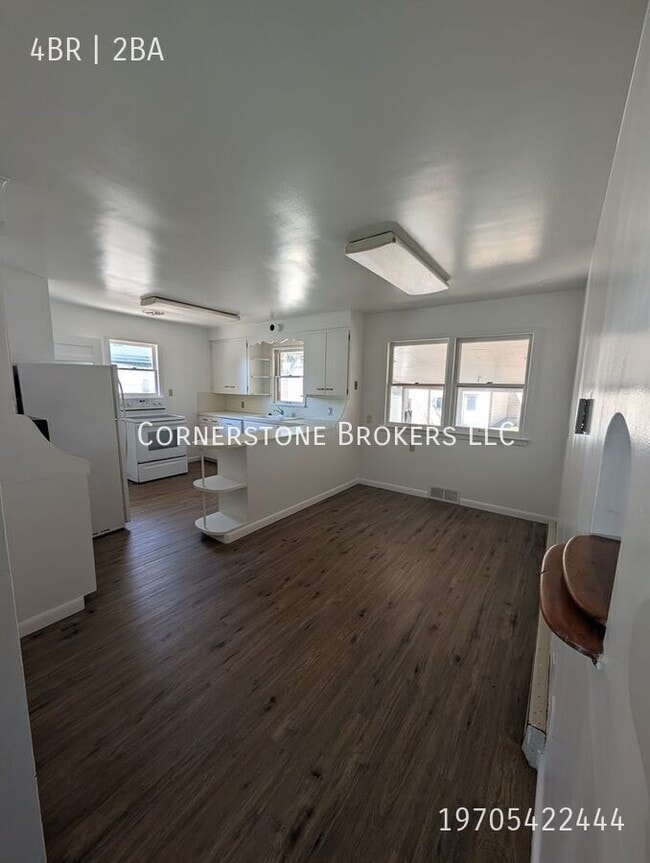 Building Photo - 509 Ensign St