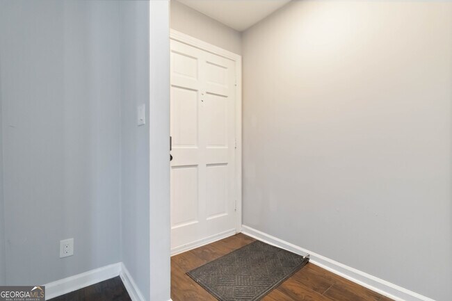 Building Photo - 46 Le Parc Fontaine