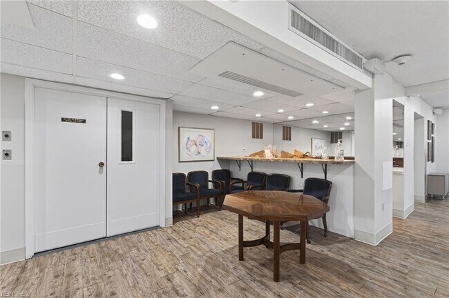 Building Photo - 3288 Page Ave