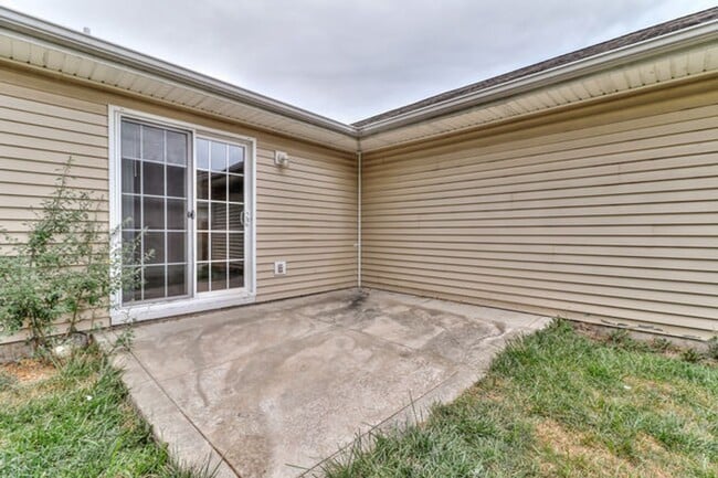 Building Photo - Spacious 3 bedroom, 1 bath home in Urbana ...