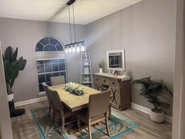 Building Photo - 2216 Smallwood Dr