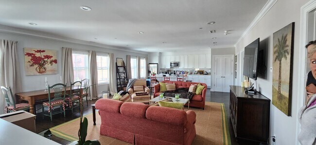 Building Photo - 4 Armonk St