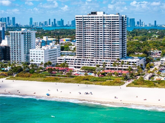 Building Photo - 2555 Collins Ave