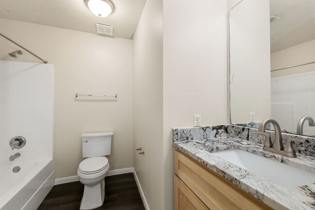Building Photo - 21039 Vista Trail Ct