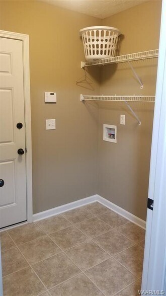 Building Photo - 9001 Saw Tooth Loop