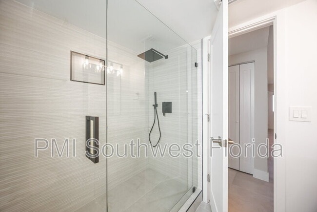 Building Photo - 5039 N Beach Rd