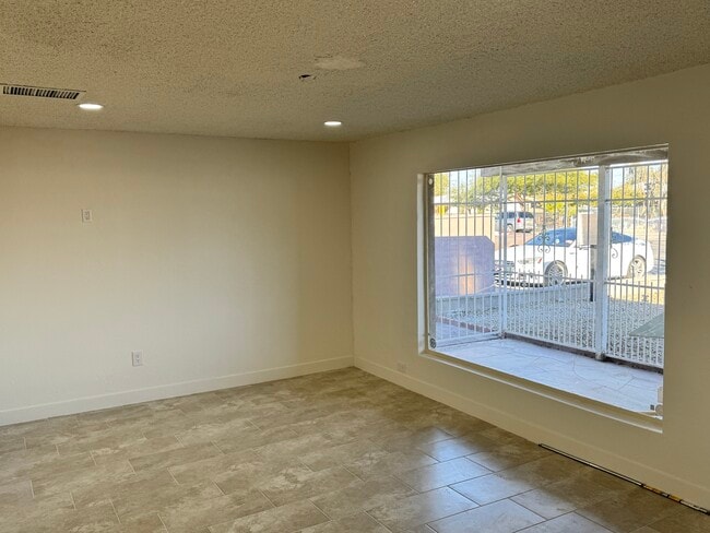 Building Photo - 2241 N Carroll St