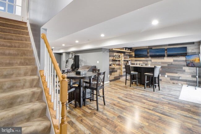 Building Photo - 7420 Mayflower Ct