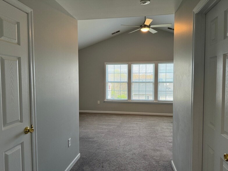 Building Photo - 15 Lombard Ln