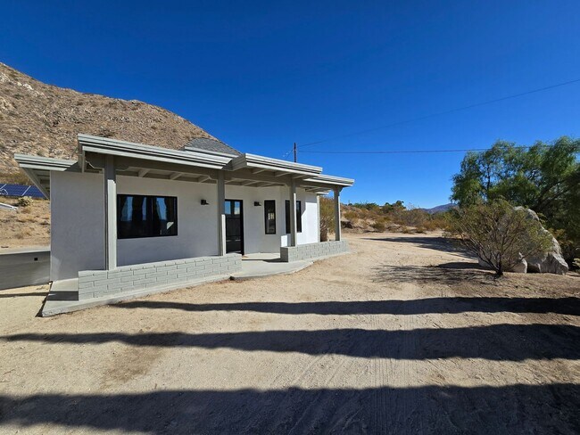 Building Photo - 49988 Aspen Dr