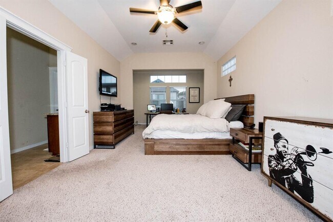 Building Photo - 5927 Kansas St