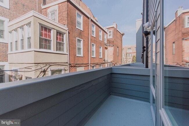 Building Photo - 1703 Bainbridge St