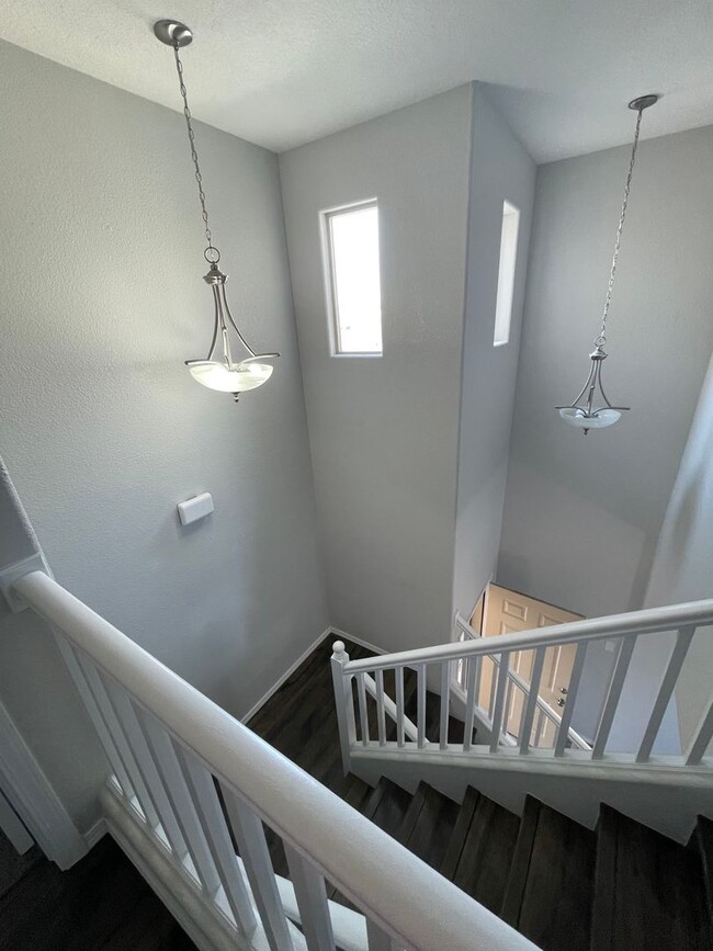 Building Photo - 2 bed 2.5 bath townhome located in a Gated...