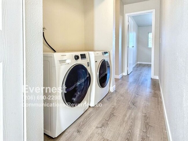 Building Photo - 3-Bedroom, 2-Bath Home in Convenient Locat...