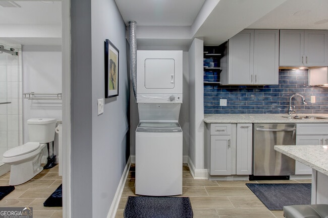 Building Photo - 4915 Lake Forest Dr SE