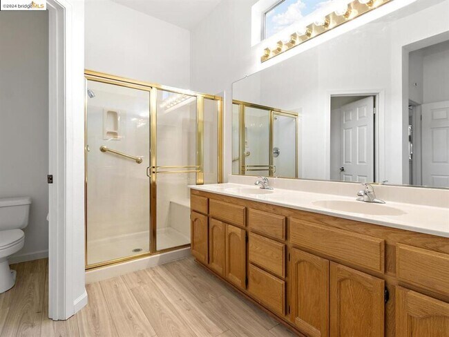 Building Photo - BEAUTIFULLY MAINTAINED 2 BEDROOM 2 BATH DETACHED UNIT