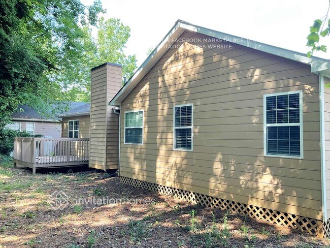 Building Photo - 2686 Candler Dr