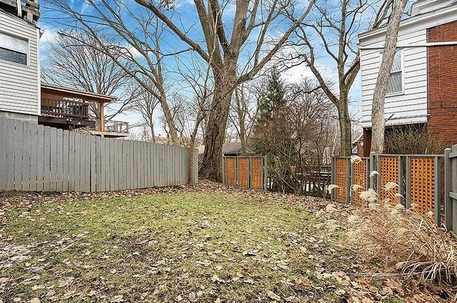 Shared Back Yard - 1043 S Trenton Ave