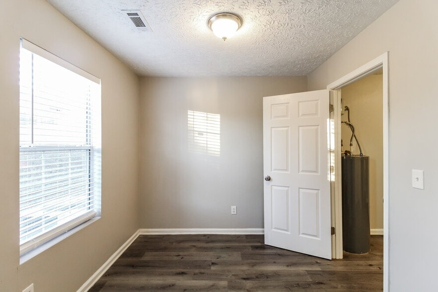 Building Photo - 39 Fairview Dr