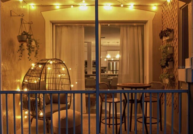 Building Photo - 8103 Coconut Palm Way