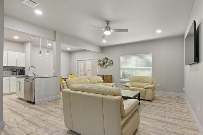 Building Photo - 24700 Whitney Dr