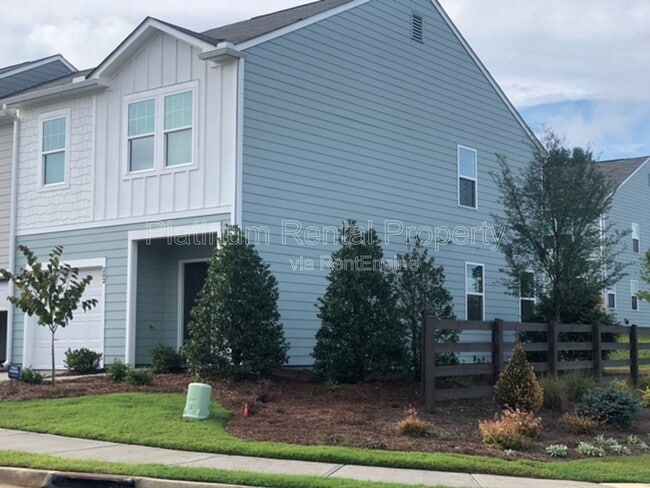 Building Photo - 202 Grand Central Wy