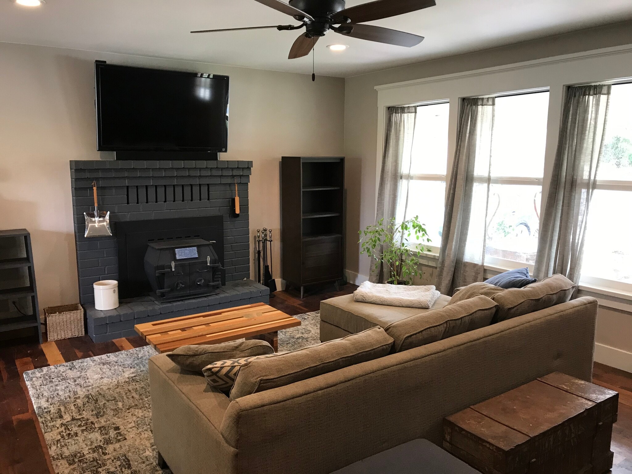 Living area, stove - 775 Mark Twain Rd
