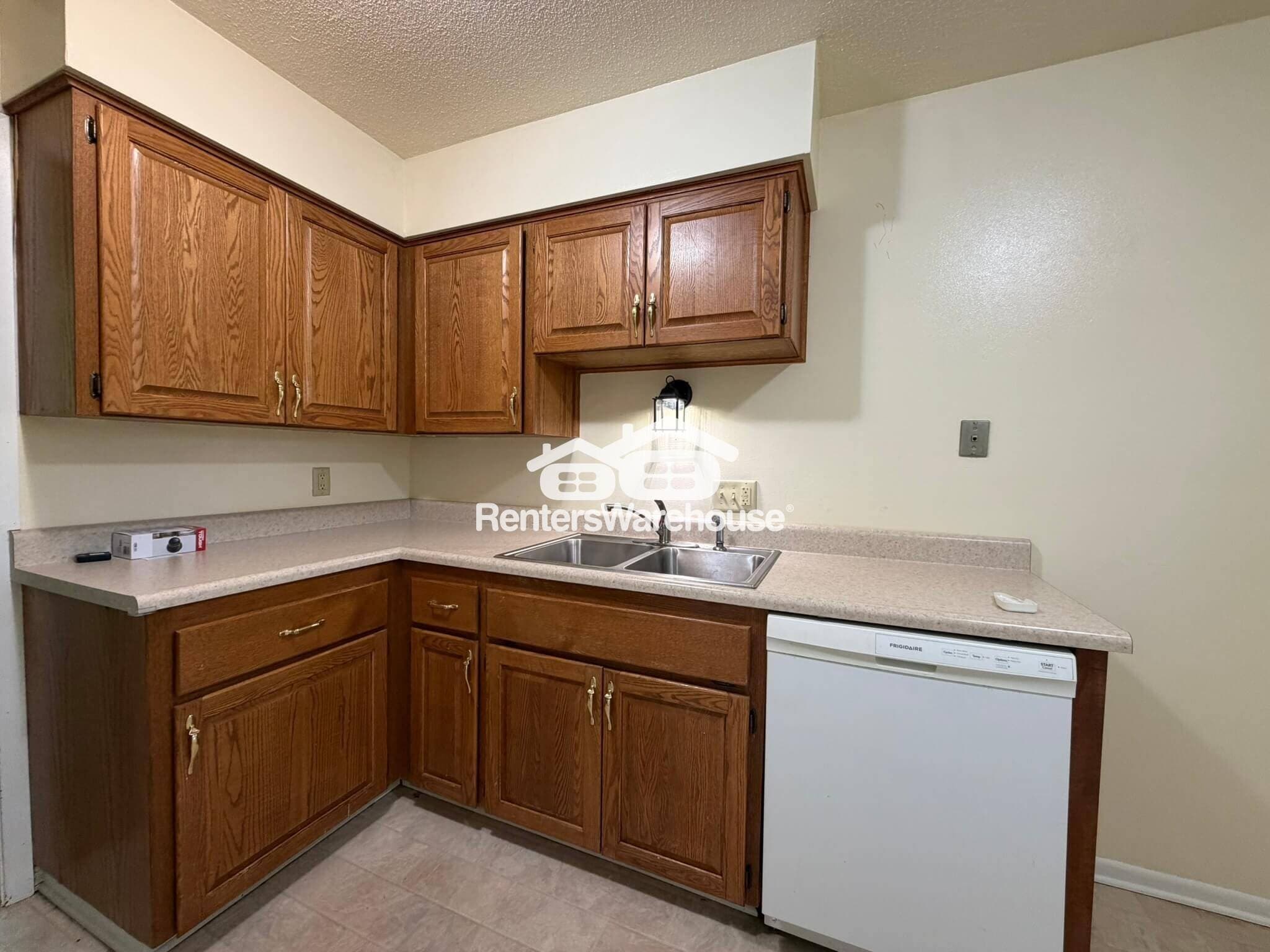 Building Photo - 1215 Cummins Pkwy