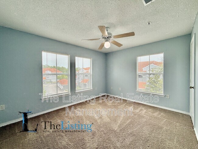 Building Photo - 18001 Richmond Pl Dr