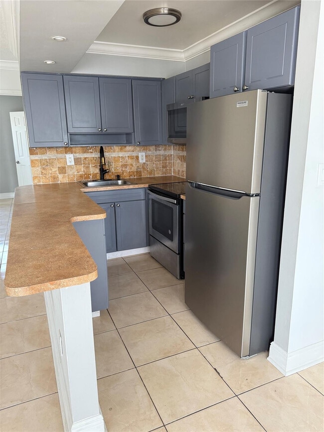 Building Photo - 1818 E Oakland Park Blvd