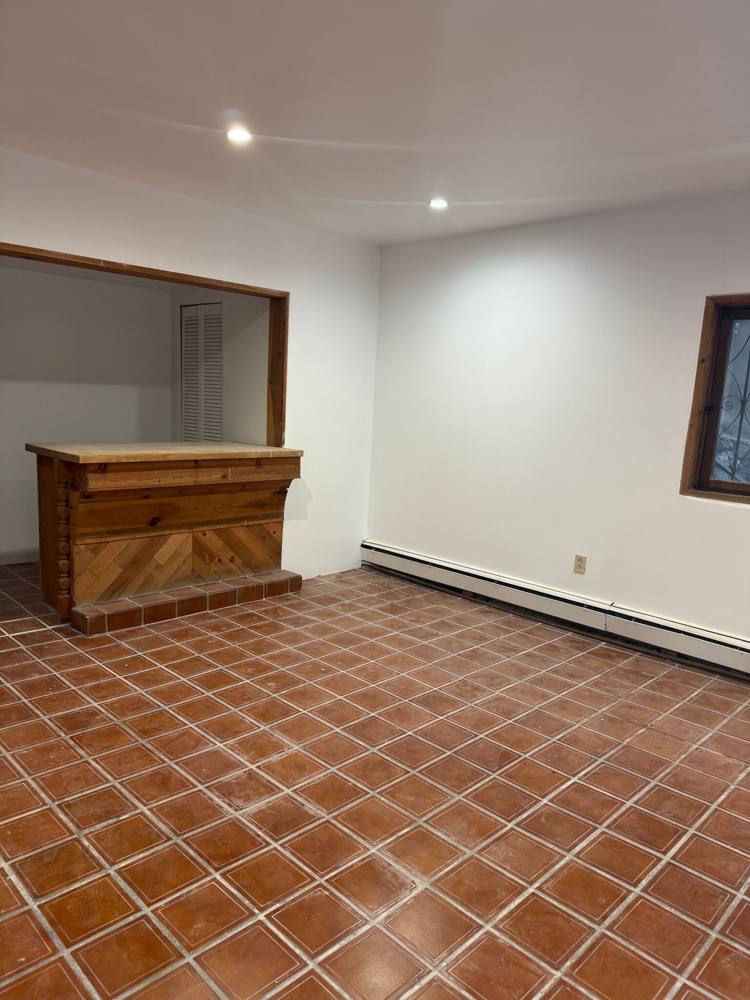 Family Room Bar - 519 Camino Cabra