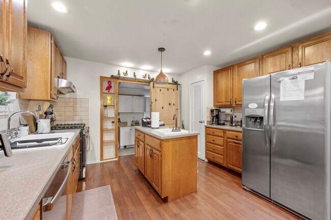 Building Photo - 303 Lang Rd