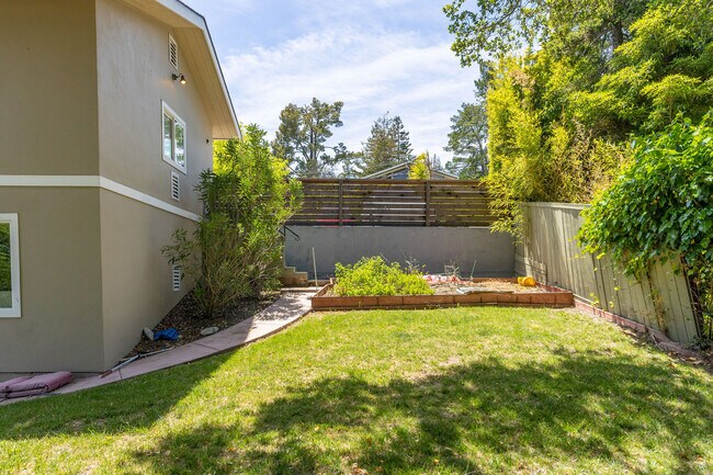 Building Photo - 84 Silverwood Dr