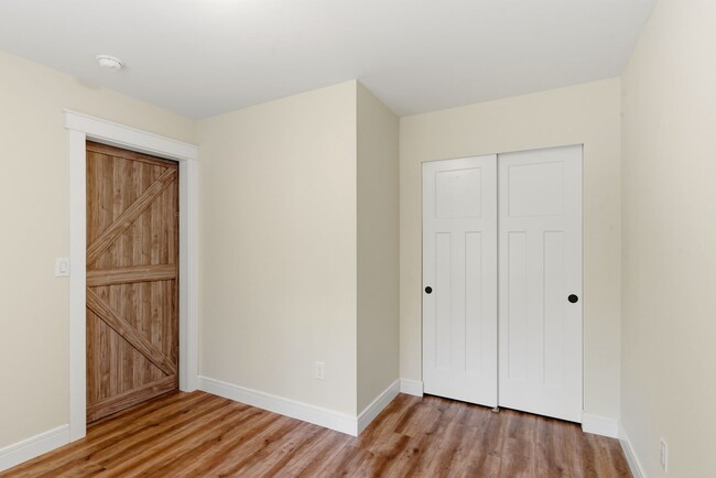 Building Photo - 8645 Evergreen Dr NE