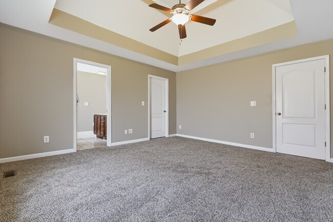 Building Photo - Flagstone Drive