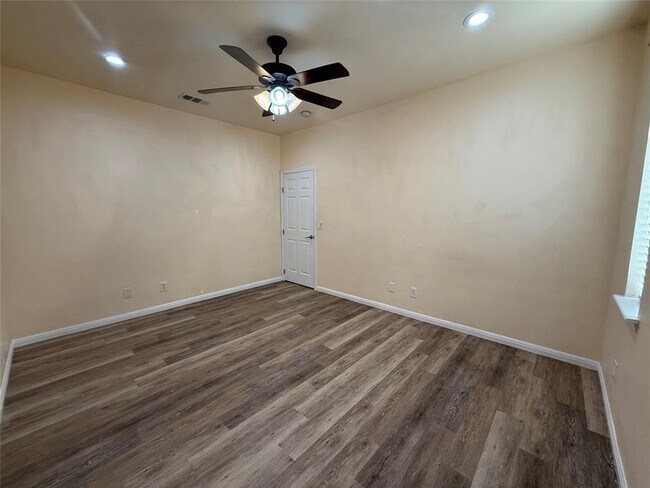 Building Photo - 975 State Hwy 95