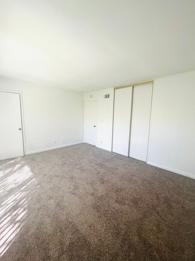 Building Photo - Todd Ranch Condo Welcome to the Todd Ranch Condo, 3-bedroom, 2-bathroom home located in the vibra...