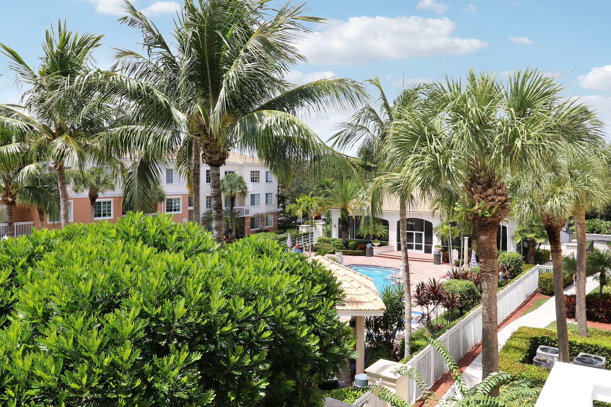 Building Photo - 4302 Myrtlewood Cir E