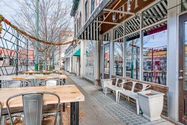 Building Photo - 310 S Main St