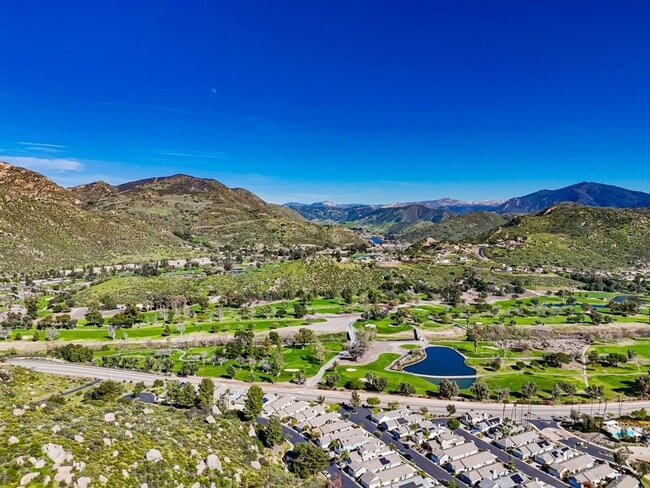 Building Photo - Beautifully Maintained 2 Bed / 2 Bath Home in Gated West Village Community