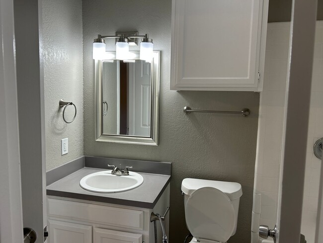 Building Photo - 419 Vonner Ct
