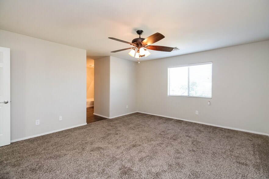 Building Photo - 1726 E Bradstock Way
