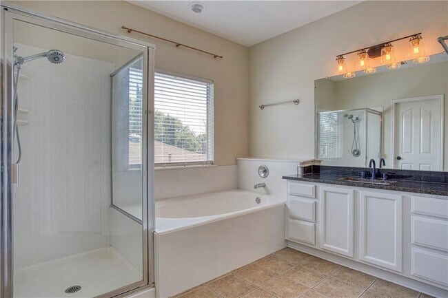 Building Photo - 1107 Middle Brook Dr