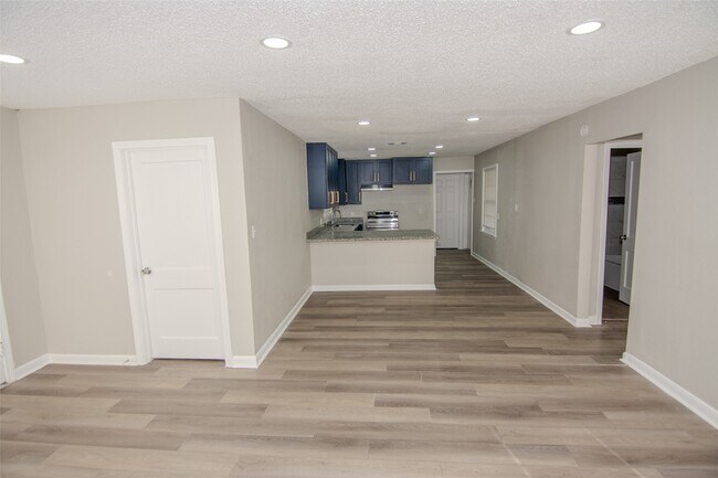 Building Photo - 5923 Bernice St