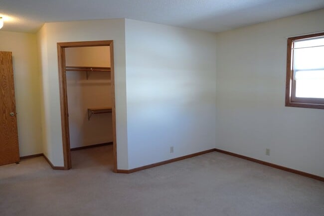 Building Photo - 2 Bedroom, 2 Bath Home